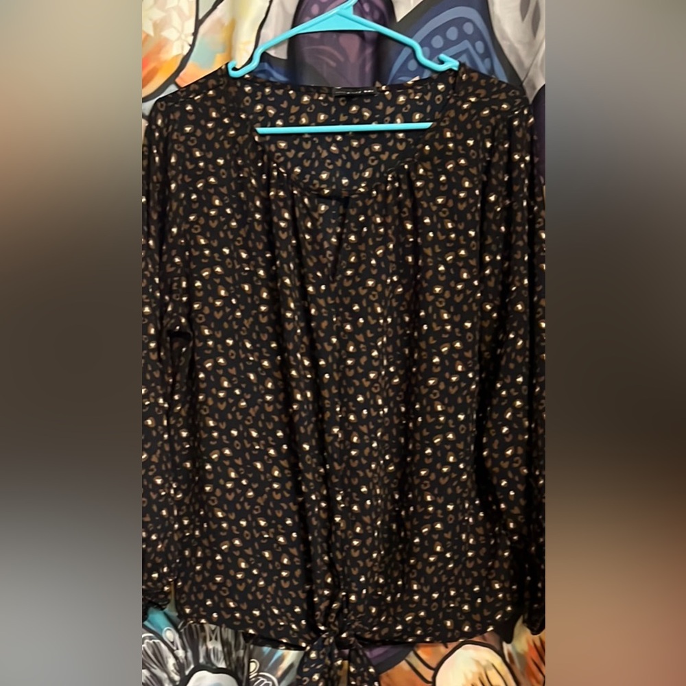 West Kei Black, brown, and White 3/4 Sleeve Tie Front Blouse